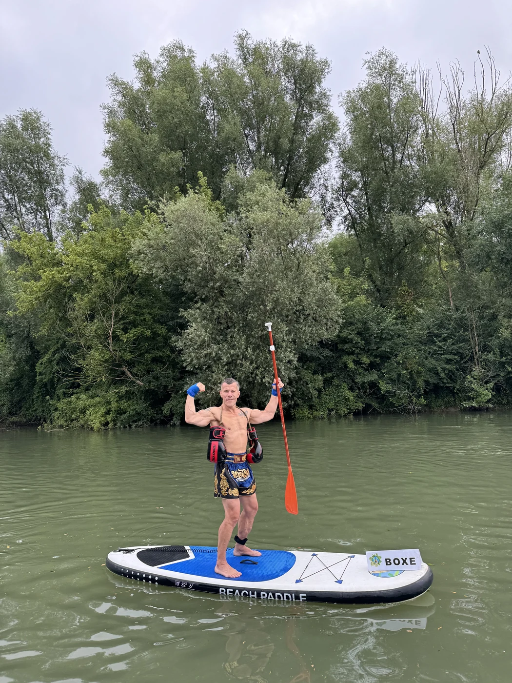 Groupe de paddlers sur la Marne